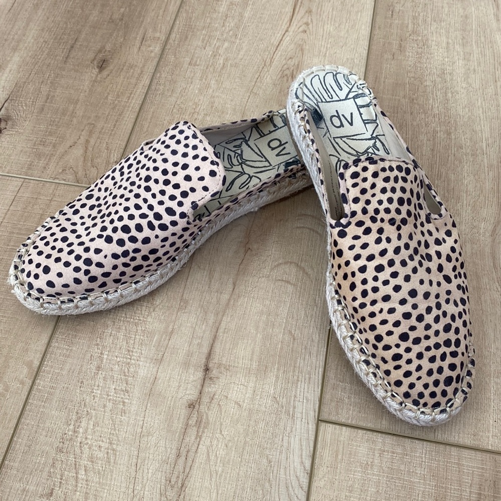 DV leopard print slides. Size 7.5